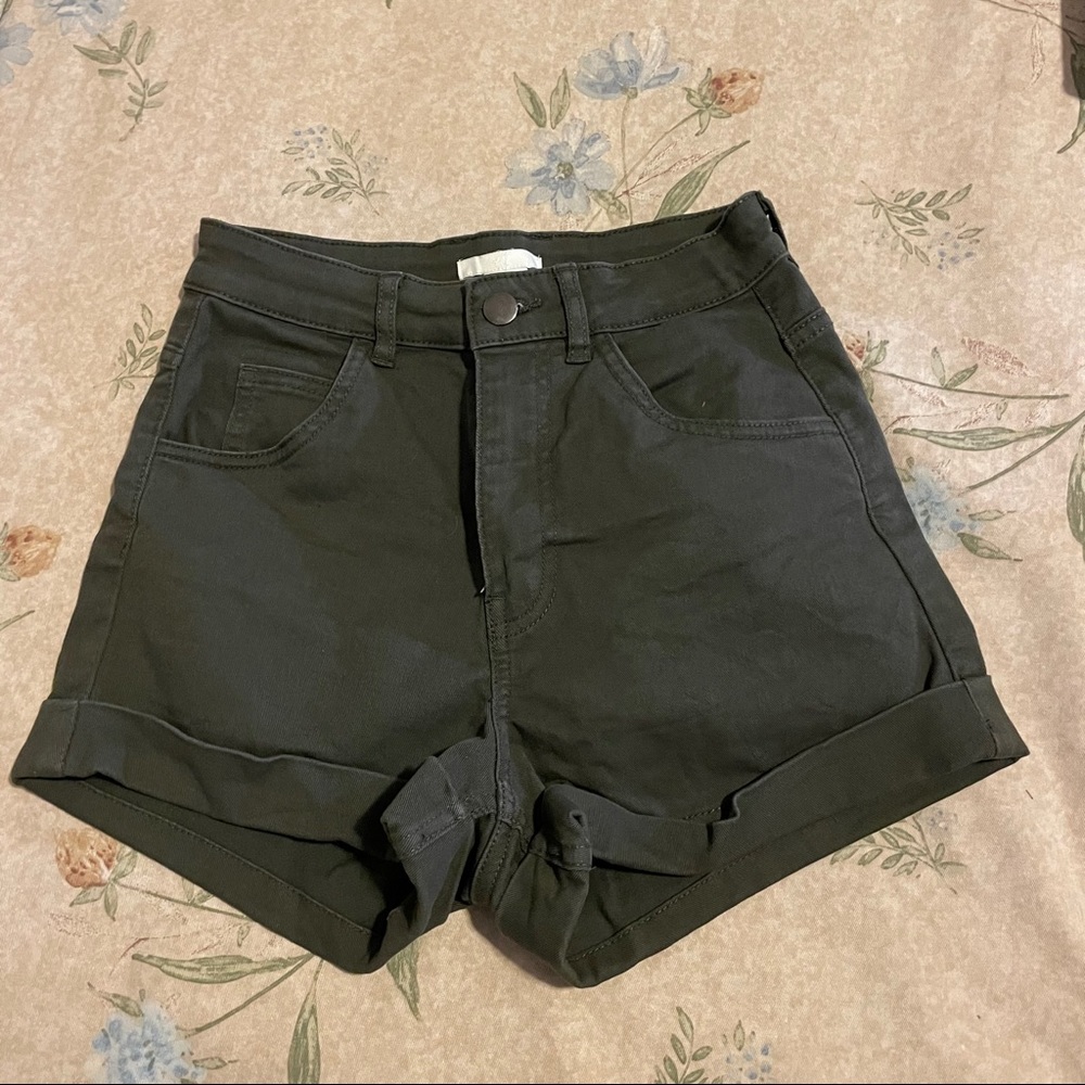 H&M high waisted army green shorts
